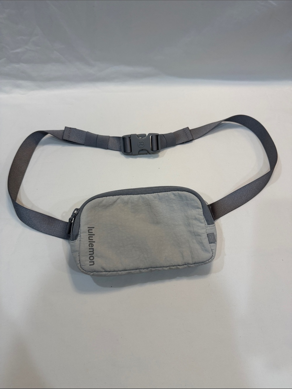 lululemon athletica Gray Men’s Belt Bag